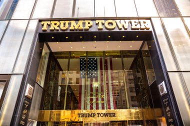 NEW YORK CITY, ABD - 29 Mart 2020: New York 'taki Trump Tower binası, ABD