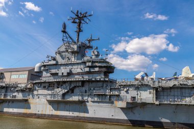 NEW YORK CITY, ABD - 29 Mart 2020: New York Citys Intrepid Sea, Air and Space Museum Complex New York, New York, ABD