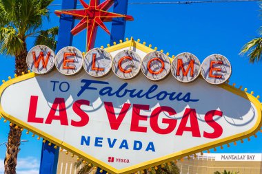 LAS VEGAS, ABD - 29 Mart 2020 Las Vegas 'ın güneşli bir gününde Las Vegas' a hoş geldiniz.