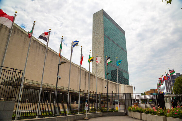 НЬЮ-ЙОРК-Сити, США - 15 марта 2020 года: штаб-квартира ООН в Нью-Йорке, США