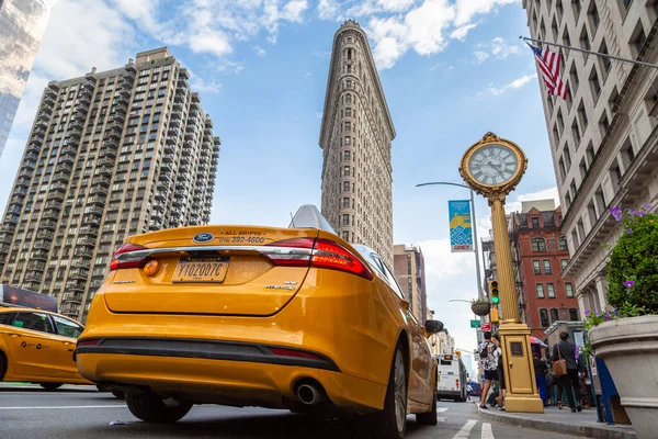 New York City Usa März 2020 Taxi Und Flatiron Building — Stockfoto