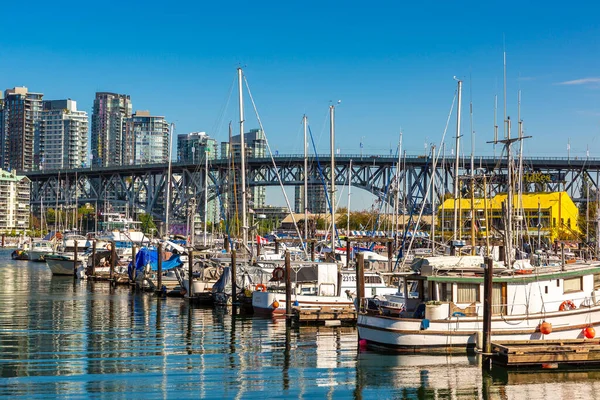 Vancouver Canada April 2020 Granville Bridge Landscape False Creek Sunny — 图库照片