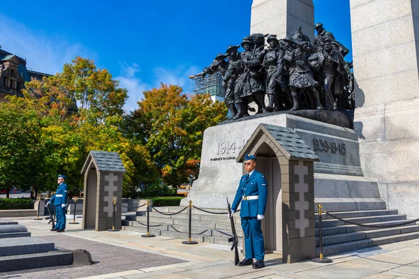 Ottawa Canada April 2020 Guards National War Memorial Ottawa Sunny — Stock Photo, Image