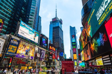 NEW YORK CITY, ABD - 15 Mart 2020: Times Square, ABD 'nin New York şehrinin bir sembolüdür