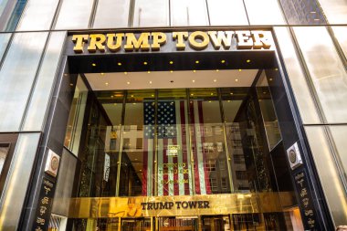 NEW YORK CITY, ABD - 29 Mart 2020: New York 'taki Trump Tower binası, ABD