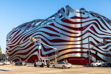 LOS ANGELES, ABD - 29 Mart 2020: Petersen Otomotiv Müzesi Los Angeles, Kaliforniya, ABD