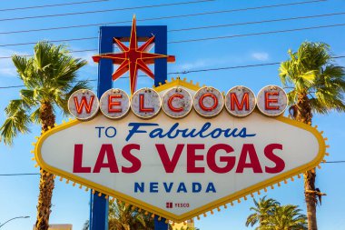 LAS VEGAS, ABD - 29 Mart 2020 Las Vegas 'ın güneşli bir gününde Las Vegas' a hoş geldiniz.