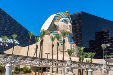 LAS VEGAS, ABD - 29 Mart 2020: Las Vegas, Nevada, ABD 'deki Luxor Hotel ve Kumarhanesi