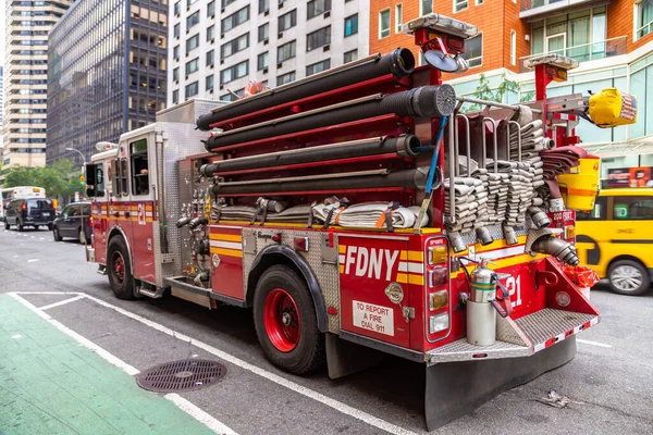 Nova Iorque Cidade Eua Março 2020 Caminhão Bombeiros Respondendo Uma — Fotografia de Stock