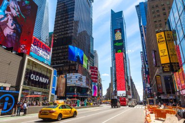 NEW YORK CITY, ABD - 15 Mart 2020: Times Square, ABD 'nin New York şehrinin bir sembolüdür