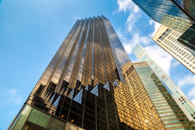 NEW YORK CITY, ABD - 29 Mart 2020: New York 'taki Trump Tower binası, ABD