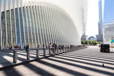 NEW YORK CITY, ABD - 29 Mart 2020: New York, ABD 'deki Dünya Ticaret Merkezi' nde Oculus ulaşım merkezi