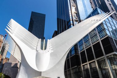 NEW YORK CITY, ABD - 29 Mart 2020: New York, ABD 'deki Dünya Ticaret Merkezi' nde Oculus ulaşım merkezi