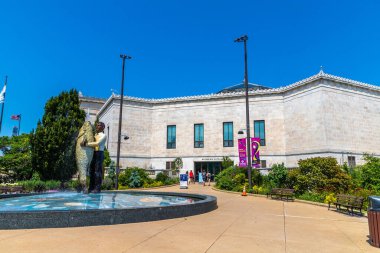 Chicago, ABD - 29 Mart 2020: Shedd Akvaryum binasının yanındaki Balıklı Adam heykeli, ABD