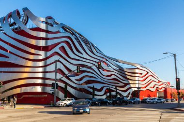 LOS ANGELES, ABD - 29 Mart 2020: Petersen Otomotiv Müzesi Los Angeles, Kaliforniya, ABD