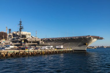 SAN DIEGO, ABD - 29 Mart 2020: Uçak gemisi USS Midway Museum, San Diego, Kaliforniya, ABD