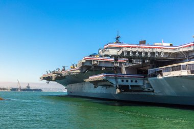 SAN DIEGO, ABD - 29 Mart 2020: Uçak gemisi USS Midway Museum, San Diego, Kaliforniya, ABD