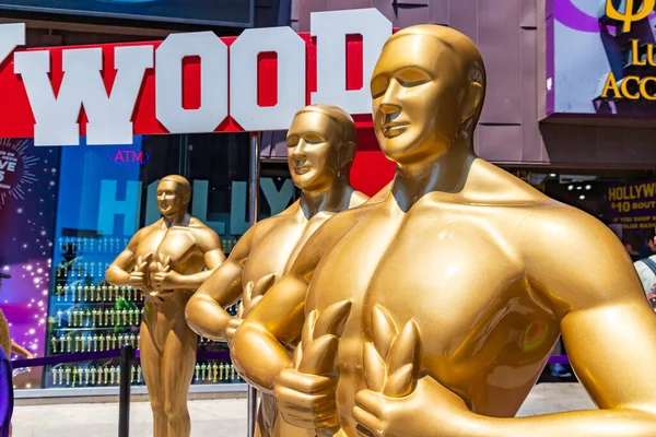 Los Angeles Hollywood Usa Maaliskuu 2020 Oscar Patsaat Walk Famessa — kuvapankkivalokuva
