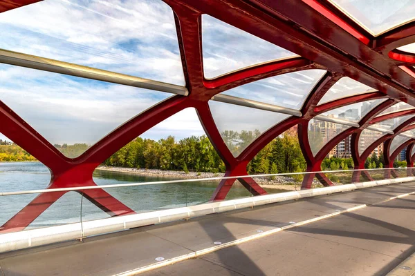 Calgary Canada April 2020 Peace Bridge Bow River Calgary Sunny — 图库照片