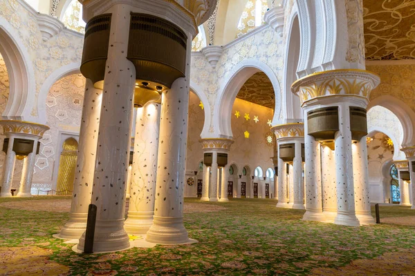 Abu Dhabi Emiratos Árabes Unidos Enero 2020 Interior Gran Mezquita —  Fotos de Stock