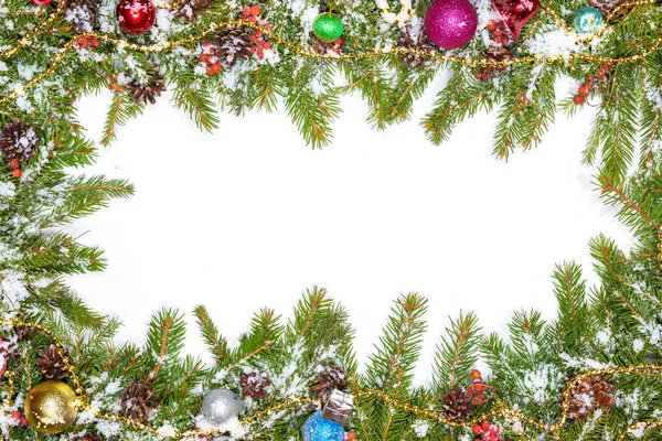 Fondo Navidad Con Bolas Decoraciones Nieve Baya Acebo Conos Aislados — Foto de Stock