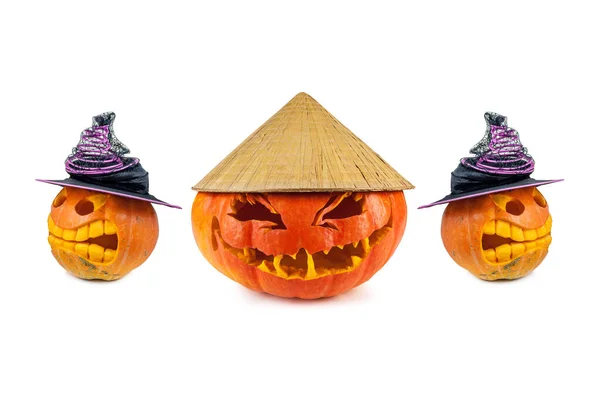 Calabaza Halloween Con Sombrero Cónico Asiático Aislado Sobre Fondo Blanco —  Fotos de Stock