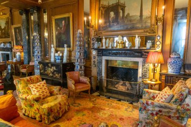 COUNTY DURHAM, İngiltere - 16 AĞUSTOS 2025: County Durham, İngiltere 'deki Raby Castle' ın Lüks Tarihi İçi