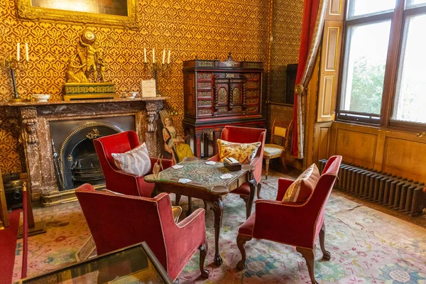 COUNTY DURHAM, İngiltere - 16 AĞUSTOS 2025: County Durham, İngiltere 'deki Raby Castle' ın Lüks Tarihi İçi