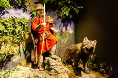 YORK, İngiltere - 19 EPTEMBER 2025: Jorvik Viking Merkezi 'nde iç sergi Viking günlük yaşamını York, İngiltere ve İngiltere' de mankenler ve ev aletleriyle gösteriyor