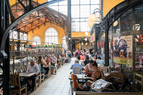 Budapešť Maďarsko Květen 2018 Lidé Jíst Populární Food Court Centrální — Stock fotografie