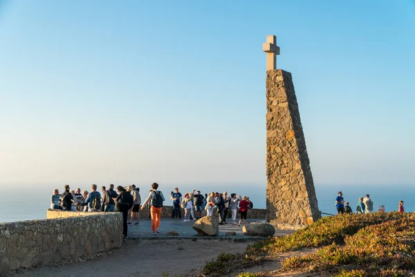 葡萄牙 2017年10月25日 纪念碑上的人们在纪念卡波达是欧洲大陆最西部的程度 — 图库照片