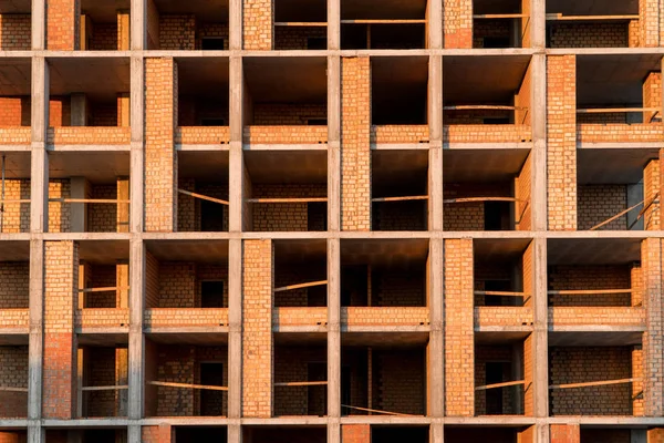 建筑工地上的砖砌建筑碎片 现代大都市住房概念 — 图库照片
