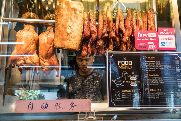 Straat voedselverkopers traditionele geroosterde eend maaltijd in zonde — Stockfoto
