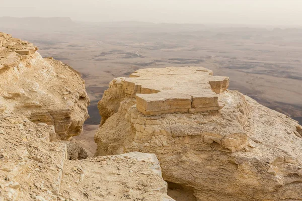 Ramon Crater in Negev Desert in Mitzpe Ramon, Israel — Stock Photo, Image