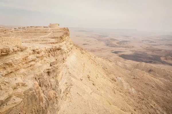 Cratera Ramon no deserto de Negev em Mitzpe Ramon, Israel — Fotografia de Stock