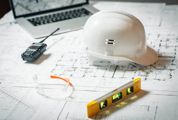 White hard hat, laptop  with drawings, glasses and walkie talkie — 스톡 사진