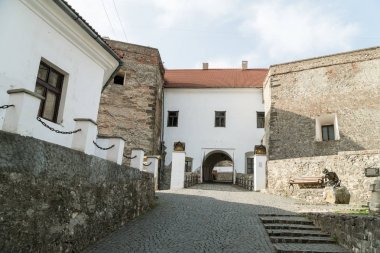 Mukachevo Palanok Kalesi'nin ilk iç avlusu, Ukrayna