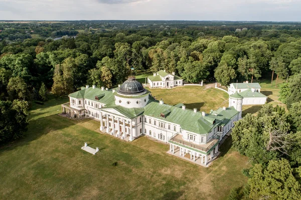 Vista aérea de verão de Tarnovskies Estate em Kachanivka (Kachanov — Fotografia de Stock