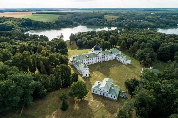 Vista aérea de verão de Tarnovskies Estate em Kachanivka (Kachanov — Fotografia de Stock