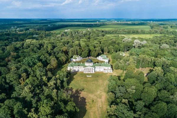 Vista aérea do verão do palácio de Kachanivka (Kachanovka) em Chernihi — Fotografia de Stock