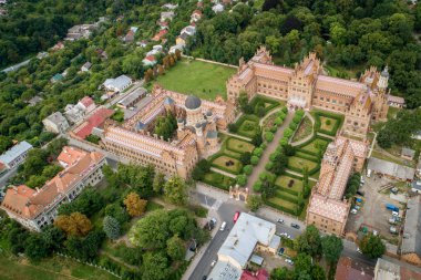 Chernivtsi'deki Yury Fedkovych ulusal Üniversitesi'nin havadan görünümü,