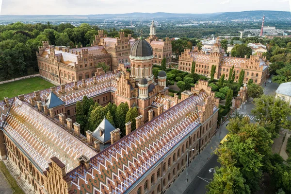 Luftaufnahme der Juri-Fedkowitsch-Universität in Tscherniwzi, — Stockfoto