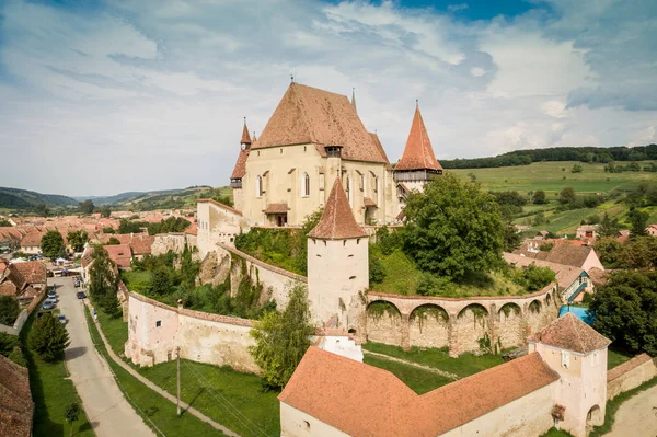 Vue aérienne de l'église fortifiée de Biertan dans le village de Biertan, Tran — Photo