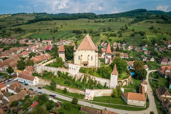 Flygvy över Biertan befästa kyrkan i Biertan Village, Tran — Stockfoto