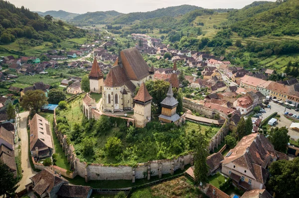 Vue aérienne de l'église fortifiée de Biertan dans le village de Biertan, Tran — Photo