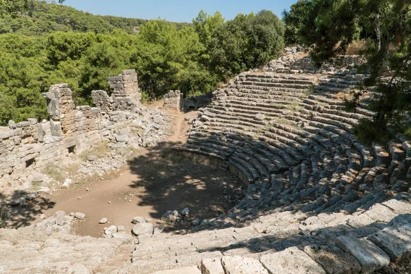 Ruinas del anfiteatro antiguo en la antigua ciudad de Phaselis, Kemer — Foto de Stock