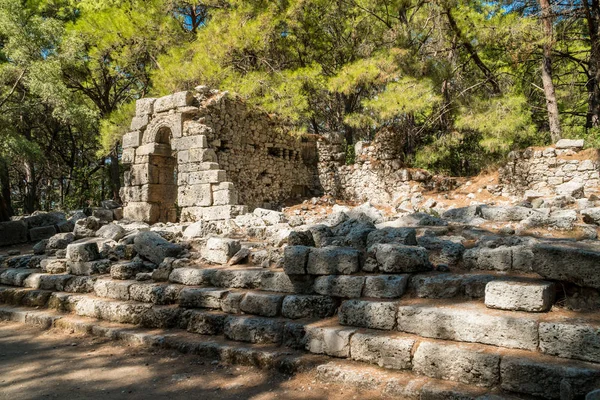 Ruinas de la antigua ciudad de Phaselis, provincia de Antalya, Turquía — Foto de Stock