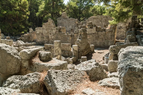 Ruinas de la antigua ciudad de Phaselis, provincia de Antalya, Turquía — Foto de Stock