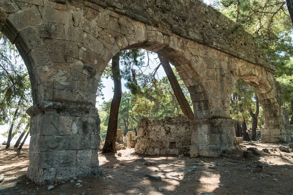 Залишки римських акведуків в стародавньому місті Фаселіс, Анта — стокове фото