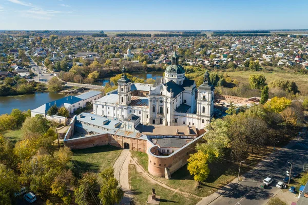 Vue aérienne d'automne du monastère des Carmélites nues à Berdic — Photo